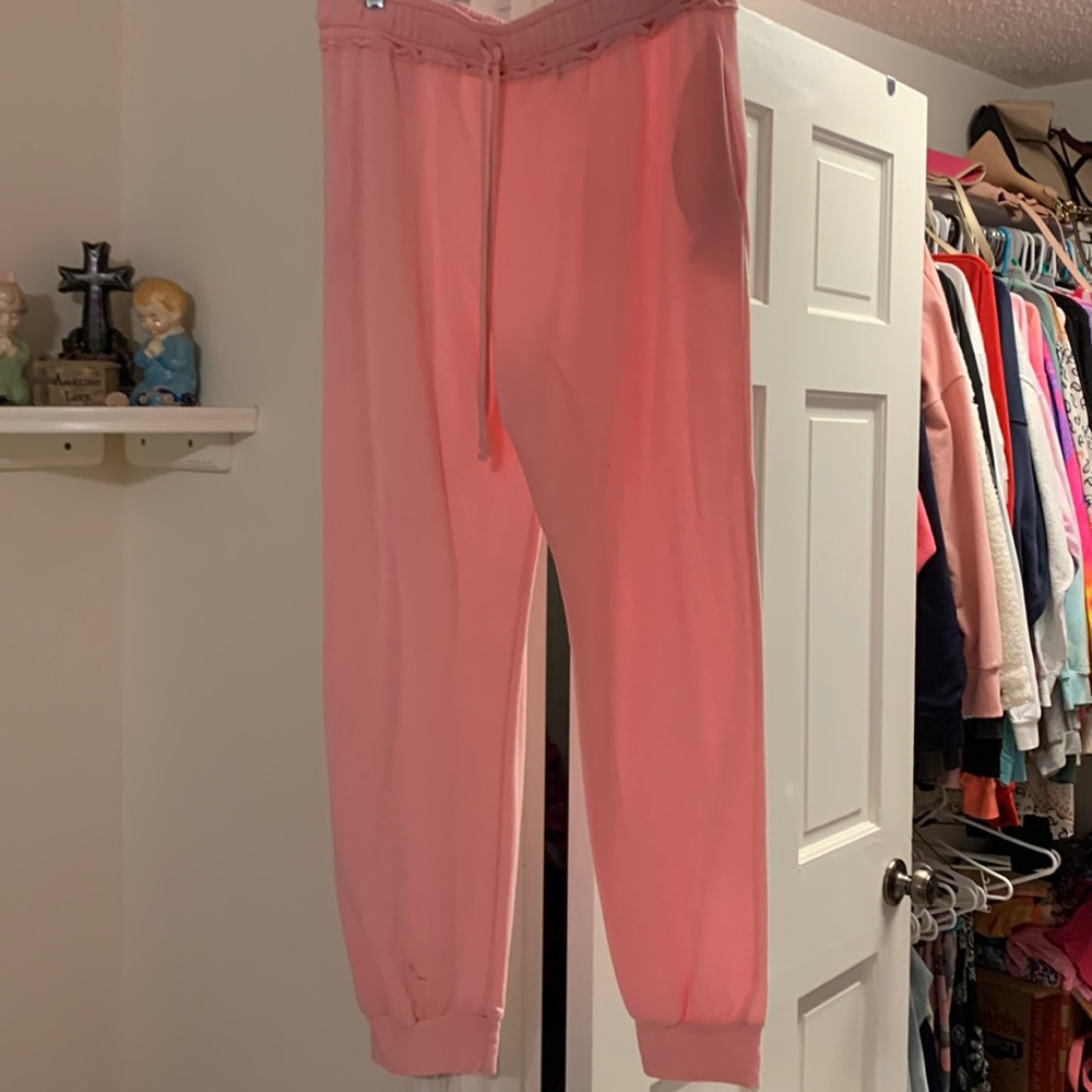 Super cute pink 🩷 joggers - GENTLY USED!